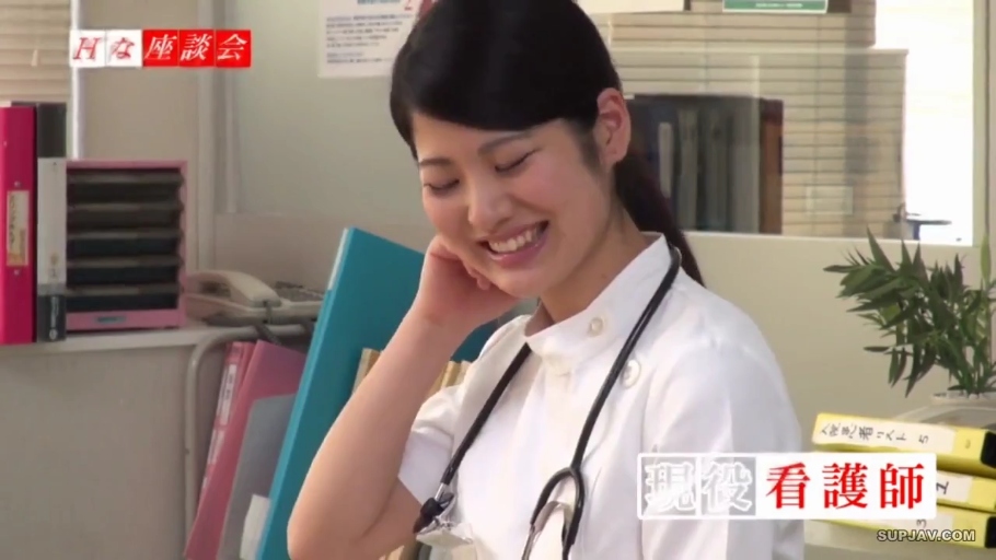 脸部特写 · 听诊器 · 白色护士服 · 闭眼笑 · 医院办公室 · 画面带有节目水印和文字标注