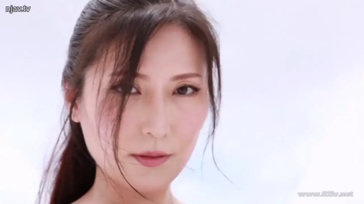 脸部特写 · 摄影棚 · 裸肩