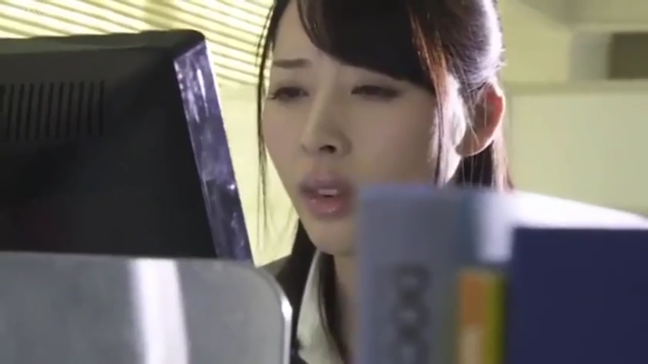 困惑 · 办公室 · 文件 · 面部特写 · 职业衬衫