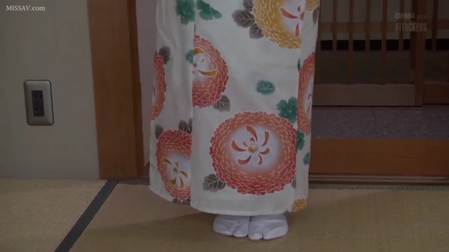 室内 · 站立 · 榻榻米 · 足部 · 静止 · 和服 · 未露脸 · 日本风情