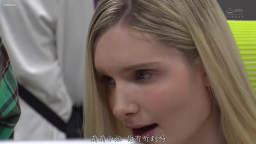 坐姿 · 交谈 · 办公室 · 办公椅 · 面部特写 · 便服 · 金发 · 微张嘴