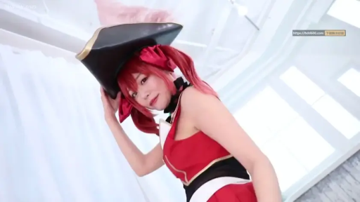 摆拍 · 微笑 · 半身 · 室内摄影棚 · 角色扮演服 · 侧身回头 · 海盗帽 · 宝钟玛琳Cosplay