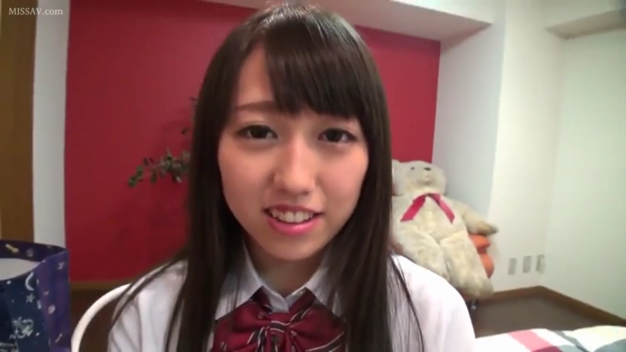 室内 · 坐姿 · 脸部特写 · 微笑 · JK制服 · 注视镜头 · 长发 · 毛绒玩具