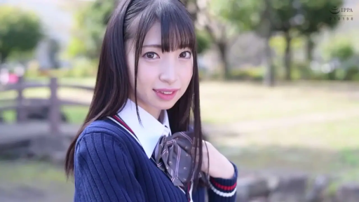 校服 · 甜美 · 特写 · 凝视 · 公园 · 侧立 · 日本