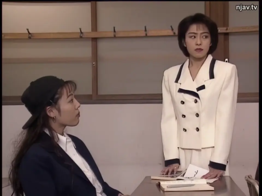 教室 · 中景 · 职业装