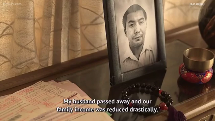 室内 · 严肃 · 剧情 · 衬衫 · 相框 · 物品特写