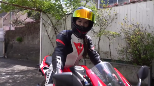 微笑 · 户外 · 机车局部 · 机车皮衣套装 · 重机车