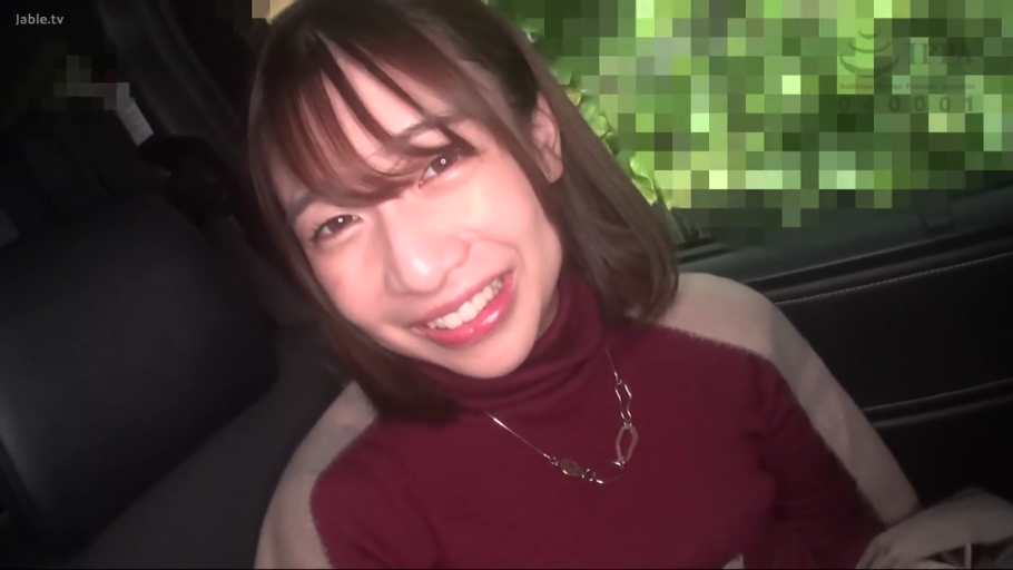 温柔 · 面部特写 · 车内 · 项链 · 酒红色高领毛衣