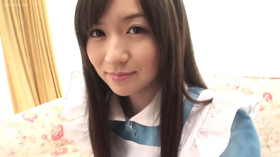 室内 · 坐姿 · 脸部特写 · 沙发 · 微笑 · 对视 · 女仆装 · 长发