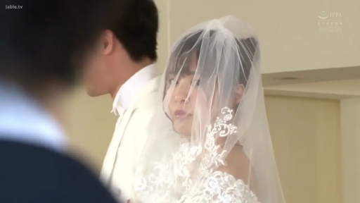 室内 · 忧郁 · 脸部特写 · 剧情向 · 婚纱 · 头纱 · 侧身站立 · 结婚仪式