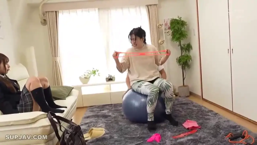 室内 · 坐姿 · 全景 · 自然 · JK制服 · 健身 · 瑜伽球