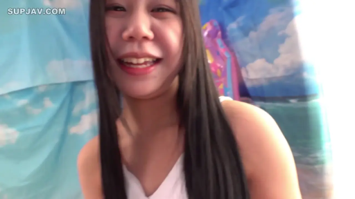 室内 · 脸部特写 · 白色吊带 · 正对镜头