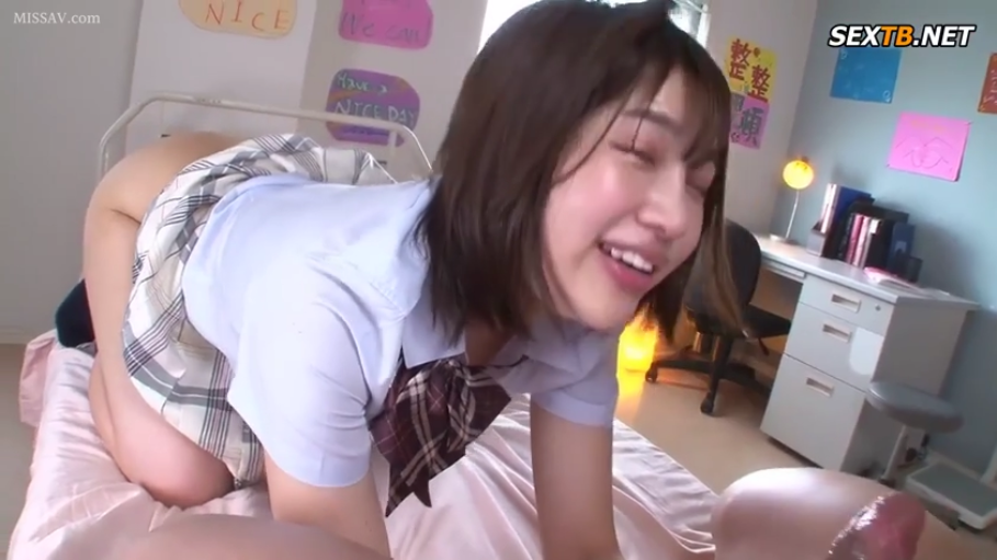 卧室 · 性交 · 领结 · 看着镜头笑 · 阴部进入瞬间 · 床上背景有装饰贴纸