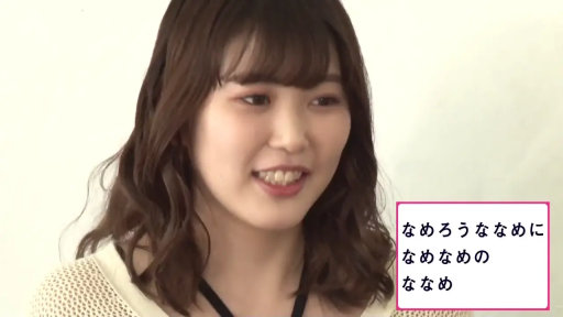 室内 · 脸部特写 · 微笑 · 聊天 · 针织衫 · 正面 · 亚洲女性