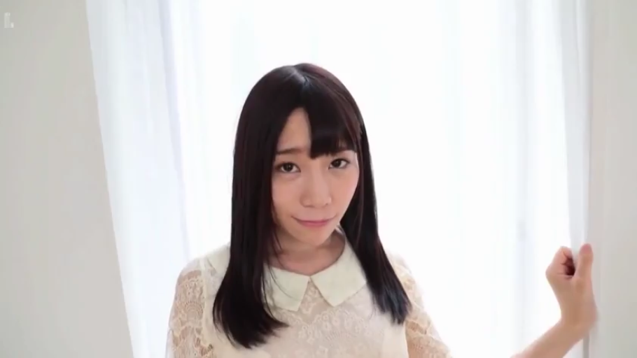 室内 · 站立 · 微笑 · 半身 · 注视 · 窗帘 · 长发 · 白色蕾丝裙