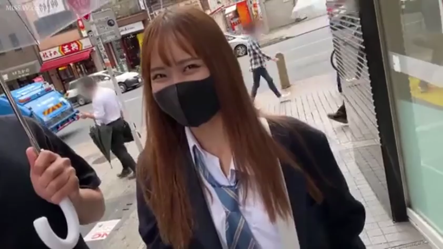 站立 · 微笑 · 半身 · 街道 · JK制服 · 搭讪 · 口罩 · 街头采访