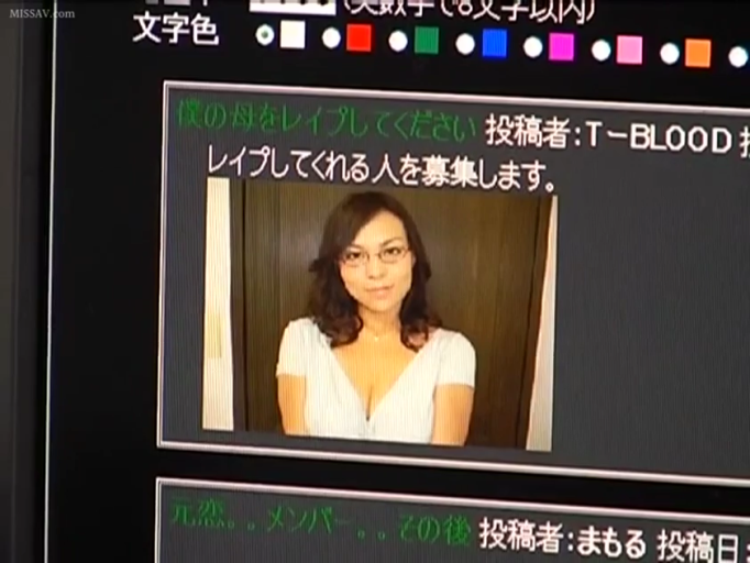 室内 · 眼镜 · 微笑 · 白色低胸上衣 · 女性面部特写 · 网页日文文本