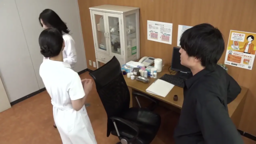 护士服 · Stand · Office desk · 全景 · 自然 · 对话 · 诊室