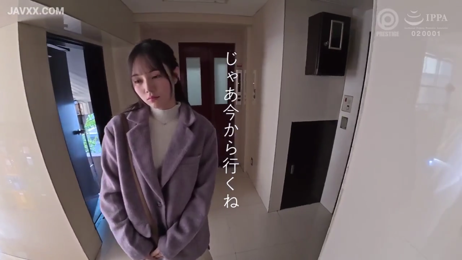 有些许犹豫 · 日语字幕 · 室内走廊 · 人物上半身特写 · 淡紫色西装外套