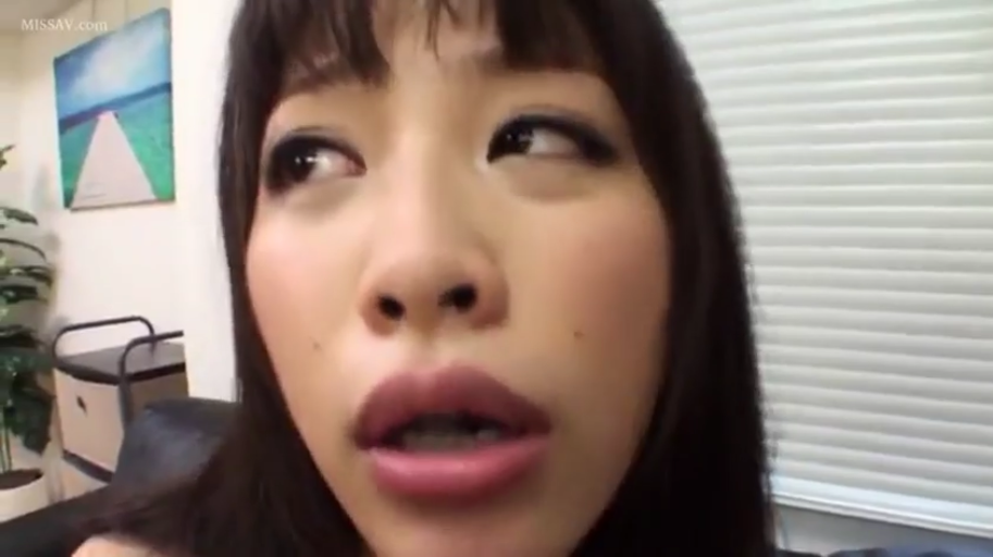 卧室 · 嘴唇特写 · 微微张嘴