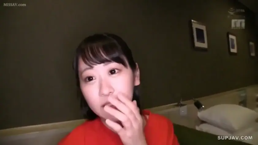 疑惑 · 顔のクローズアップ · 红色上衣 · 酒店卧室