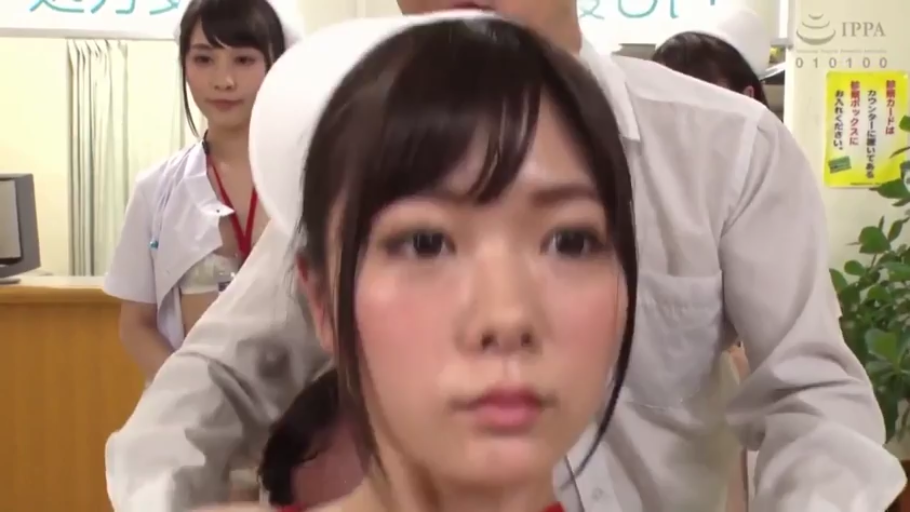 医院 · 护士服 · 面部特写 · 被人从后面抱着