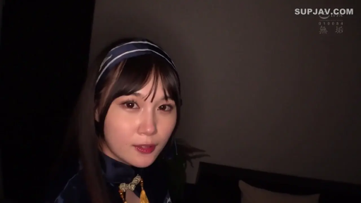 室内 · 脸部特写 · 第一人称视角 · 诱惑 · 对视 · 旗袍 · 正对镜头