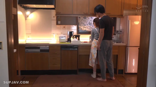 站立 · 全景 · 厨房 · 围裙 · 做家务 · 厨具