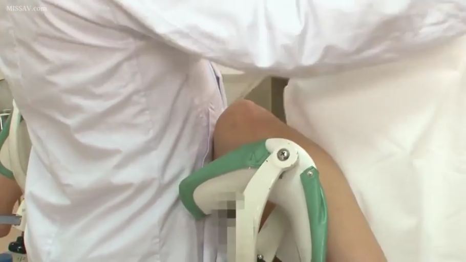 白大褂 · 腿部 · 诊室 · 仰卧位