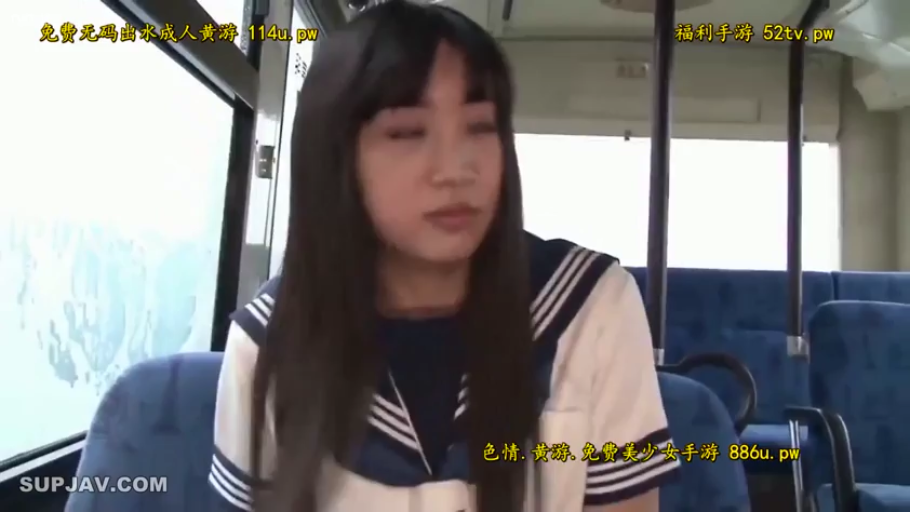 坐姿 · 面部特写 · 注视 · 平淡 · 水手服 · 长发 · 公交车 · 座椅