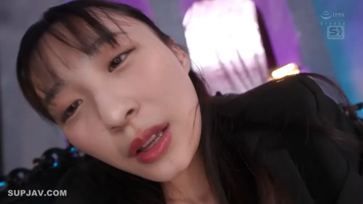 室内 · 俯身 · 脸部特写 · 迷离 · 凝视 · POV · 西装外套