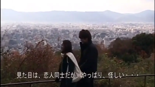 闲聊 · 日语字幕 · 单肩包 · 户外景观台 · 浅色围巾