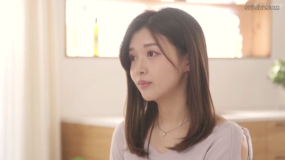 室内 · 坐姿 · 平静 · 面部特写 · 凝视 · 针织衫 · 淑女