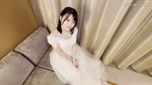 室内 · 坐姿 · 沙发 · 微笑 · 半身 · 俯拍 · 拍照 · 婚纱