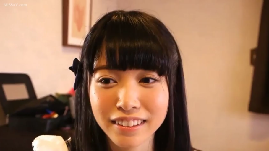 室内 · 表情特写 · 温柔 · 便装 · 头饰 · 画质清晰