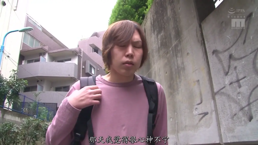 站立 · 半身特写 · 休闲服 · 户外街道