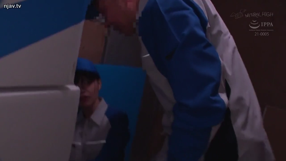 坐姿 · 角色扮演 · 自然 · 工作服 · 互动 · 帽子 · 货车内