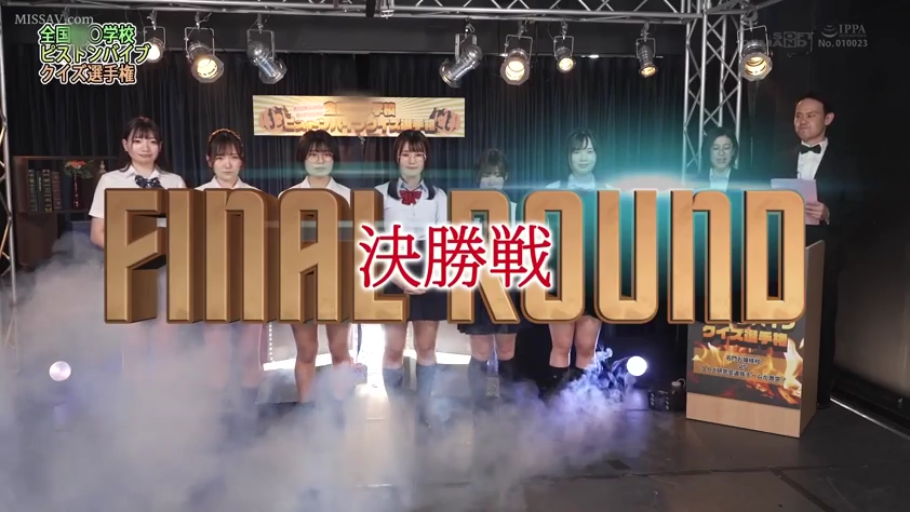 站立 · 平静 · JK制服 · 演播室 · 中远景 · 参加节目 · 讲台 · 综艺题材