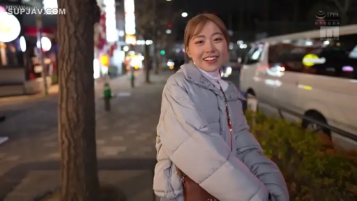 中景 · 站姿 · 街道 · 羽绒服