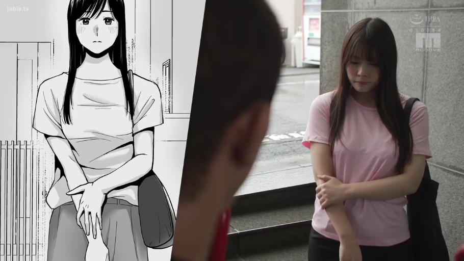 低垂眼帘 · 黑色下装 · 室外 · 单肩包 · 人物半身特写 · 漫画与真人对比拍摄