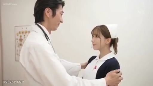 诊室 · 深情对视 · 上半身中景 · 护士帽 · 女护士制服