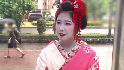 交谈 · 站立 · 自然 · 面部特写 · 户外 · 和服 · 发饰 · 艺伎