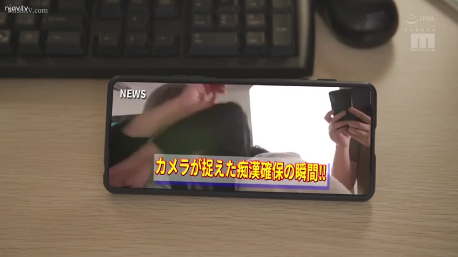 室内 · 常服 · 智能手机 · 日文字幕 · 手机特写 · 播放视频 · 摆放