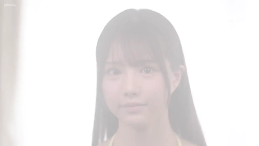 室内 · 脸部特写 · 注视 · 正面 · 黄色吊带