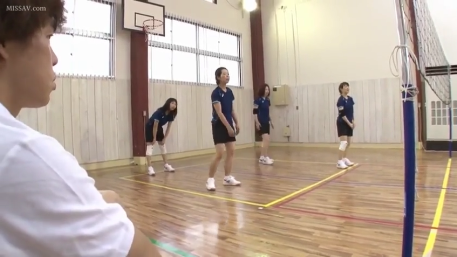 站立 · 全景 · 自然 · 日本AV · 运动服 · 体育馆 · 运动 · 排球网