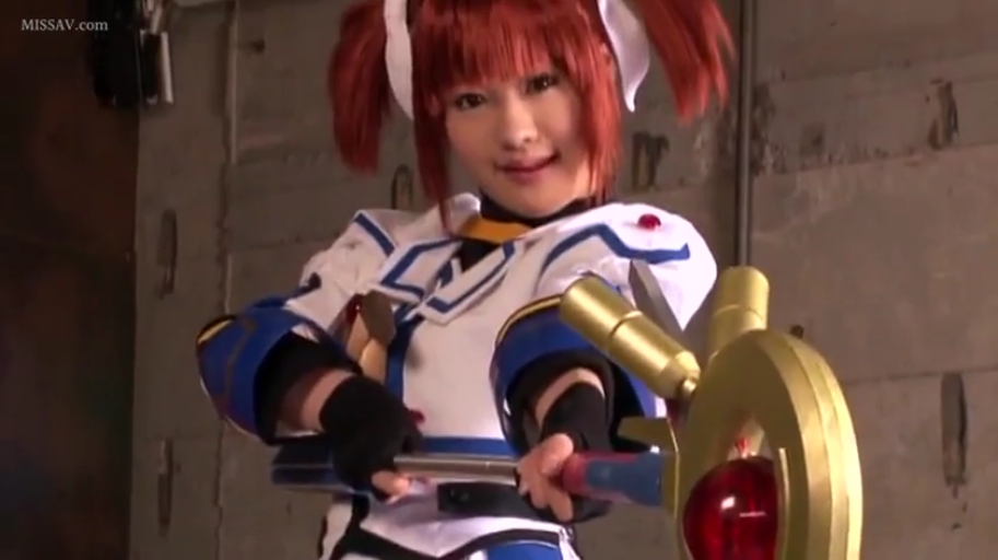 上半身特写 · 俏皮 · 室内摄影棚 · 白蓝配色制服 · 魔法杖道具