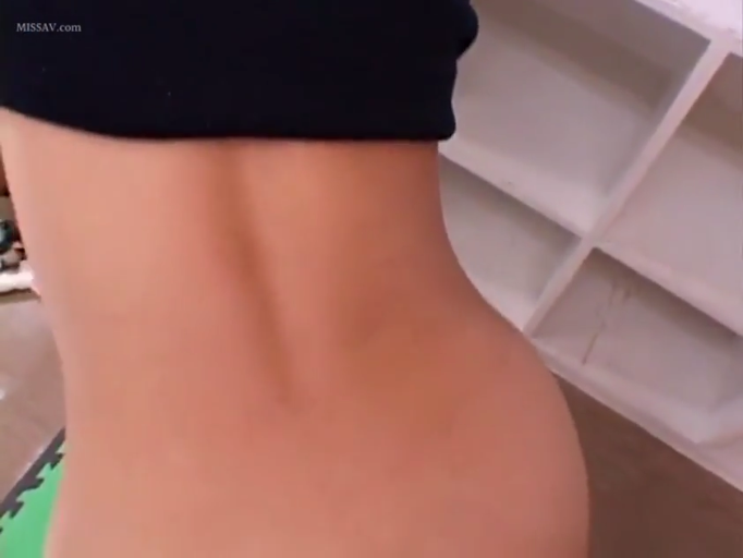 室内 · 下身未着衣物 · 腰部后背特写 · 无多余杂物