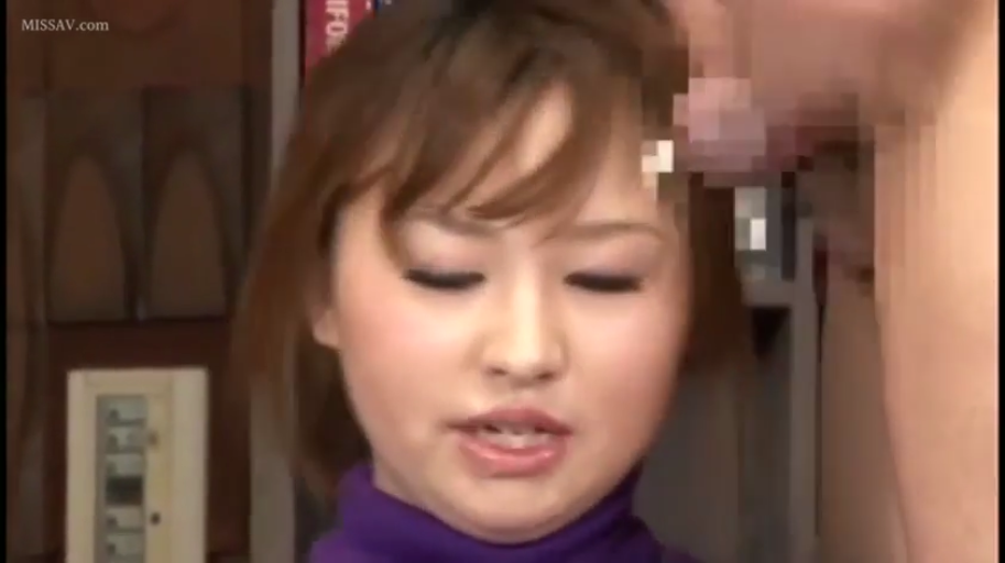 嘴唇微张 · 脸部特写 · 阴茎打码 · 室内书房 · 紫色高领毛衣 · 口交
