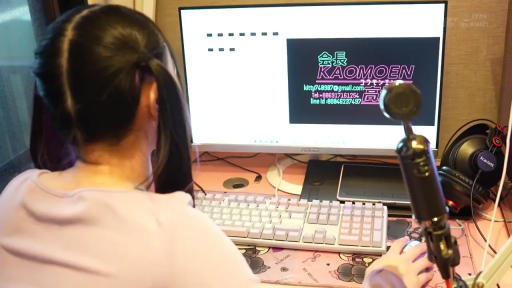 室内 · 紫色长袖上衣