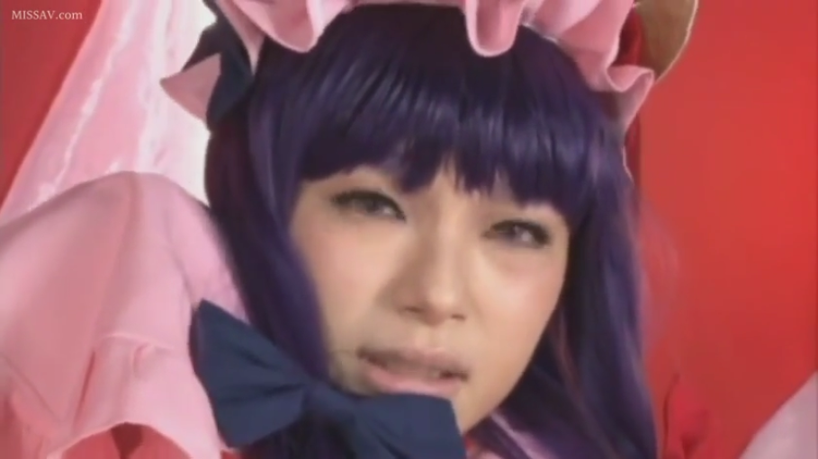 欲求不满 · 面部特写 · 摄影棚 · 女仆头饰 · 深色蝴蝶结